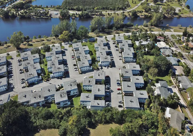 2nd image of 3040 Lake Osborne Dr, Lake Worth Beach, FL 33461