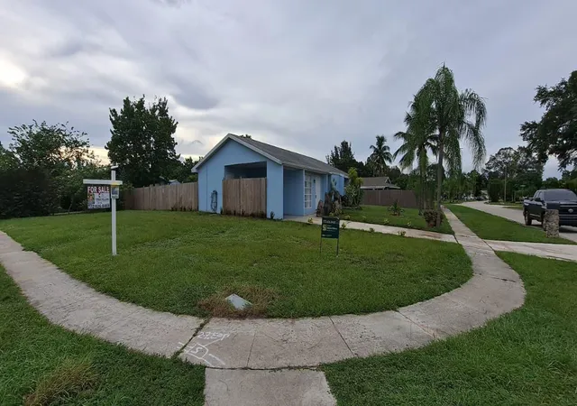 3rd image of 201 Ne Solida Cir, Port St Lucie, FL 34983 | MLS# R11089355