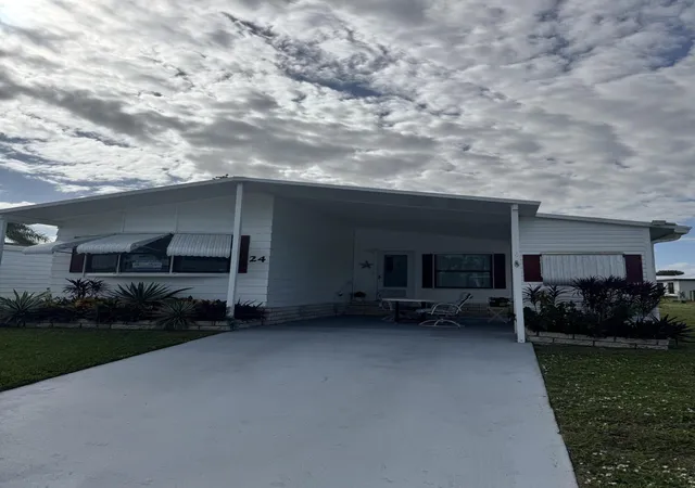 Photo 1 of Manufactured home for sale at 24 Villa Del Norte, Fort Pierce, FL 34951 | MLS# R11083899 | Listing updated on 2026-09-23