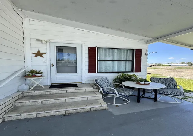Photo 3 of Manufactured home for sale at 24 Villa Del Norte, Fort Pierce, FL 34951 | MLS# R11083899 | Listing updated on 2026-09-23