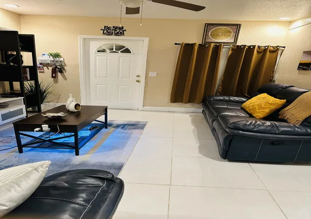3rd image of 833 Briggs Street Street, West Palm Beach, FL 33405 | MLS# R11048661