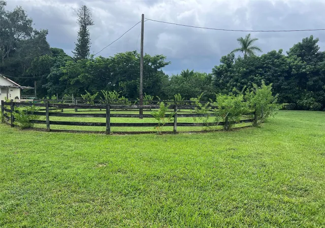 3rd image of 1765 Back Lot Sw Back 112Th Ave, Davie, FL 33325 | MLS# F10458508