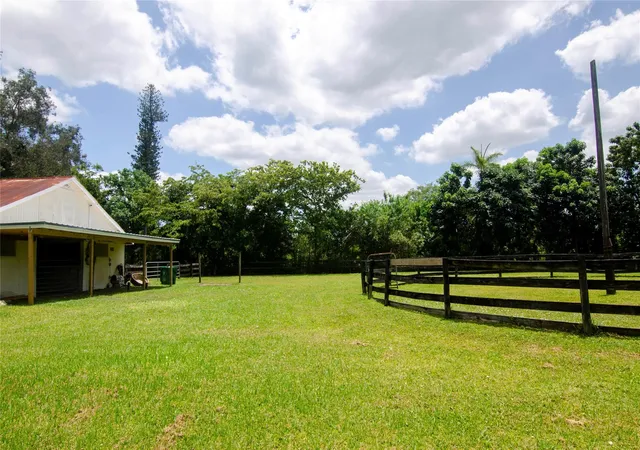 4th image of 1765 Back Lot Sw Back 112Th Ave, Davie, FL 33325 | MLS# F10458508