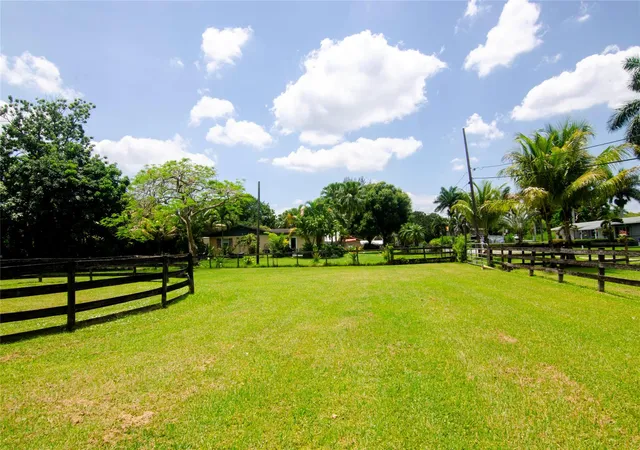 5th image of 1765 Back Lot Sw Back 112Th Ave, Davie, FL 33325 | MLS# F10458508