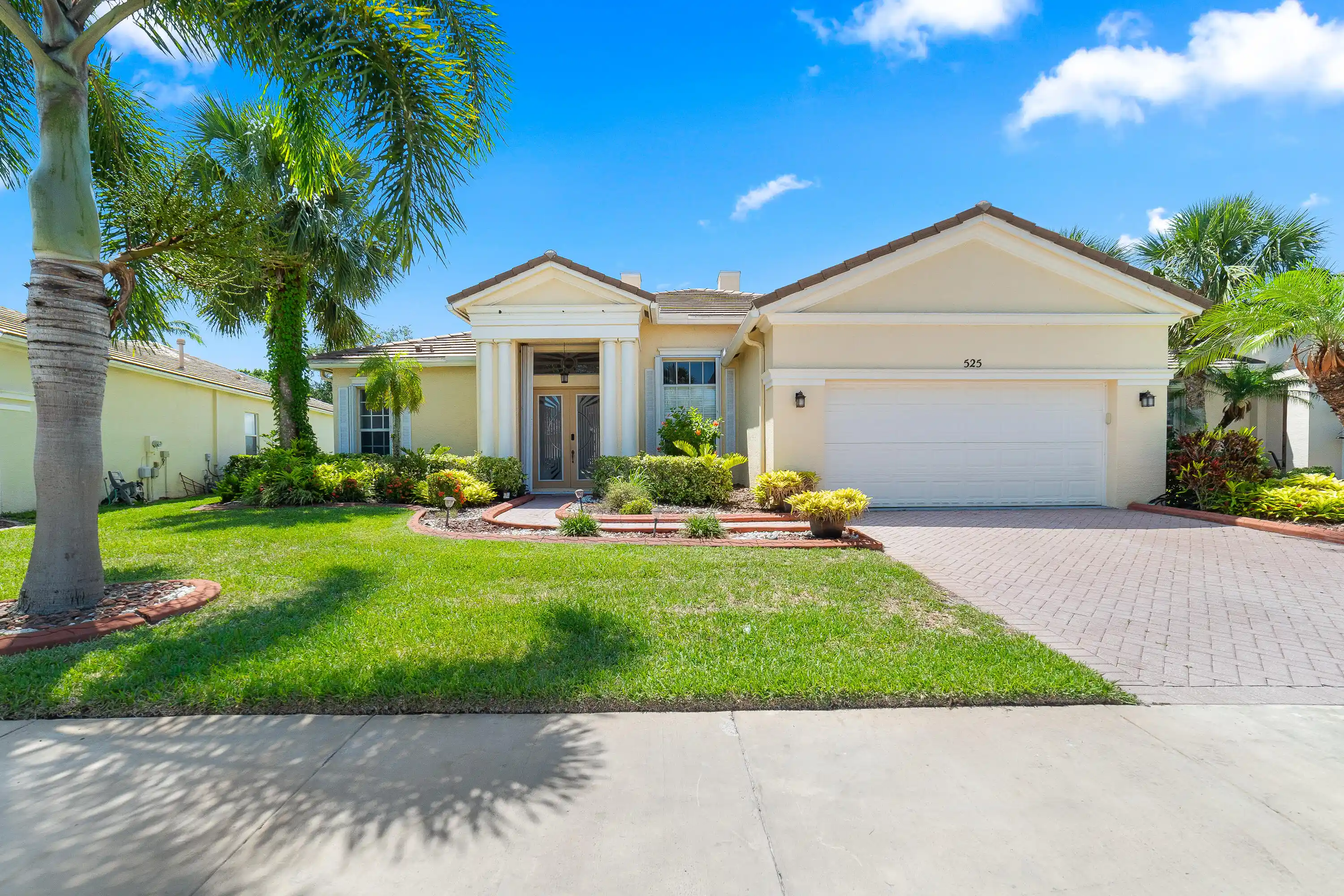 Photo 1 of Single family home for sale at 525 Sw Lake Manatee Way, Port St Lucie, FL 34986 | MLS# R11093105 | Listing updated on 2026-10-16