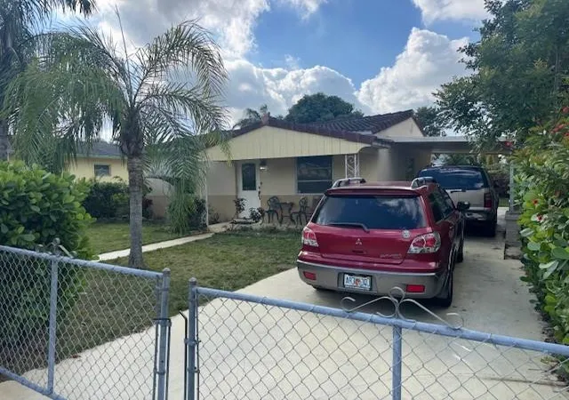 2nd image of 2318 Coolidge St, Hollywood, FL 33020 | MLS# F10491512
