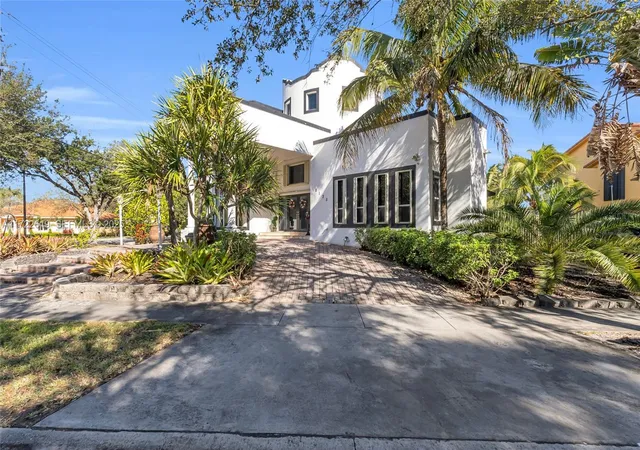 Homes for sale in Miami Lakes, FL | 8135 Nw 164Th Ter, Miami Lakes, FL 33016 | MLS# A11722619