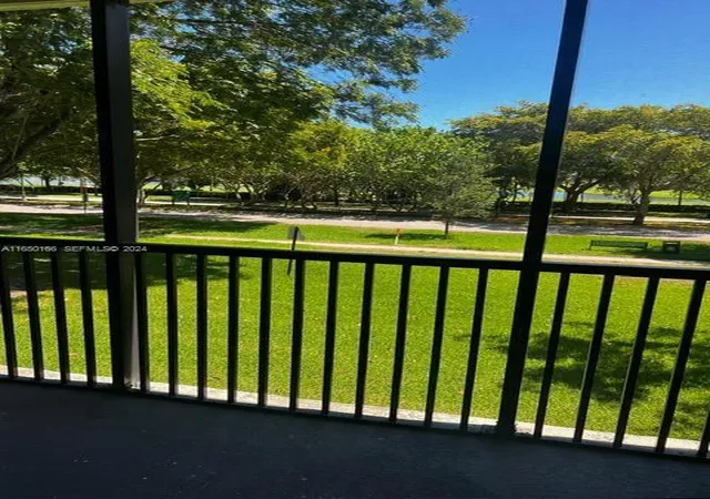 4th image of 3475 N Country Club Dr #204, Miami, FL 33180 | MLS# A11650166