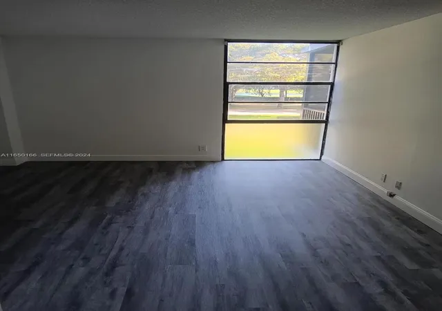 5th image of 3475 N Country Club Dr #204, Miami, FL 33180 | MLS# A11650166