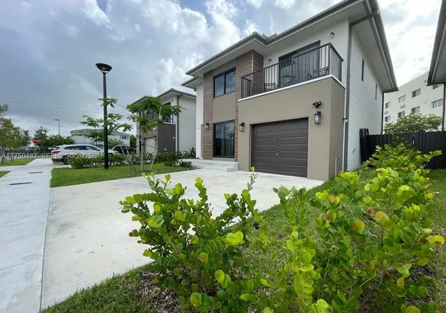 Homes for sale in Florida City, FL | 302 Nw 11th Ct, Florida City, FL 33034 | MLS# A11750487