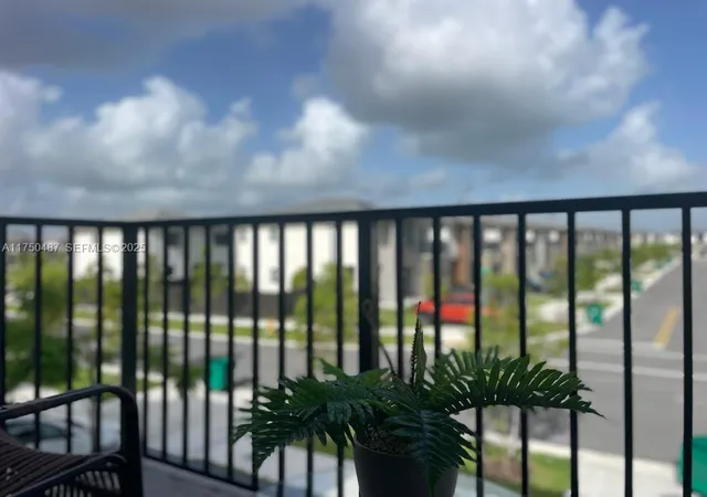 4th image of 302 Nw 11Th Ct, Florida City, FL 33034 | MLS# A11750487