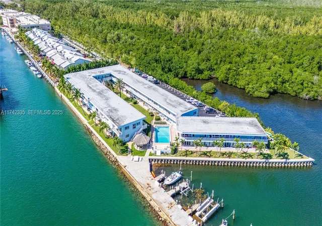 2nd image of 2700 Ne 135Th St, South Miami, FL 33181