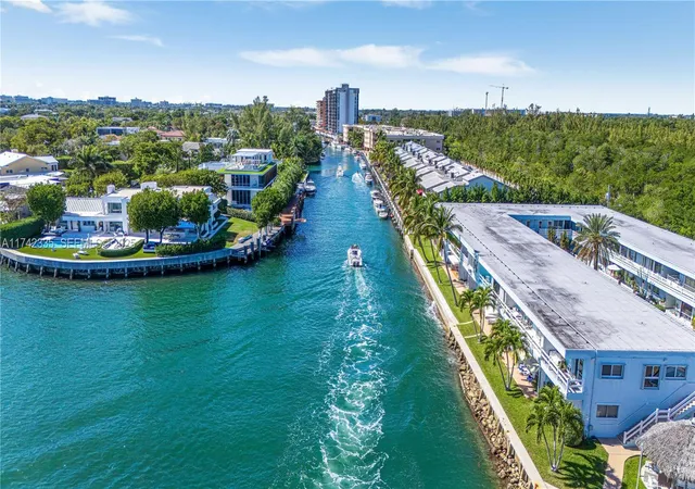 3rd image of 2700 Ne 135Th St, South Miami, FL 33181