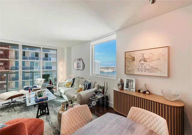 3rd image of 55 Se 6Th St #3407, Miami, FL 33131 | MLS# A11712652