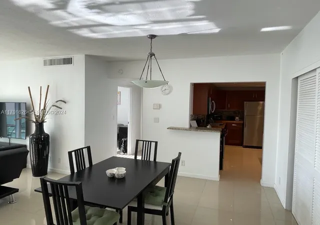 4th image of 3801 S Ocean Dr #8U, Hollywood, FL 33019 | MLS# A11701626