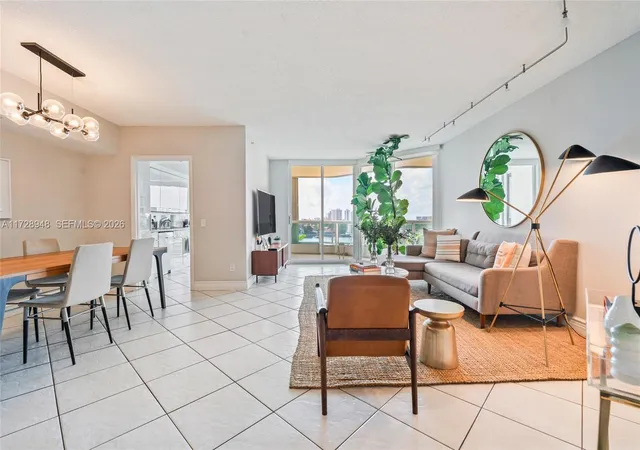 5th image of 21205 Yacht Club Dr #805, Aventura, FL 33180 | MLS# A11728948