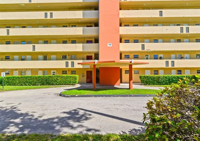 3rd image of 1770 Ne 191St St #5081, Miami, FL 33179 | MLS# A11758177