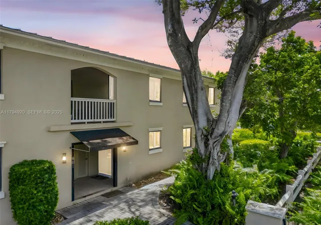 Homes for sale in Fort Lauderdale, FL | 801 Ne 18th Ave #14, Fort Lauderdale, FL 33304 | MLS# A11794920