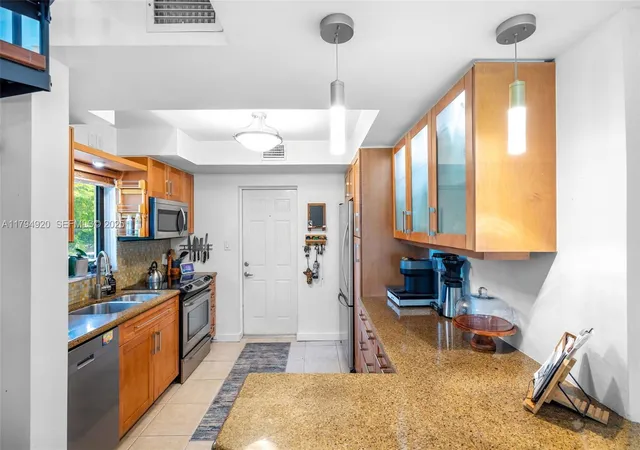Homes for sale in Fort Lauderdale, FL | 801 Ne 18Th Ave #14, Fort Lauderdale, FL 33304 | MLS# A11794920