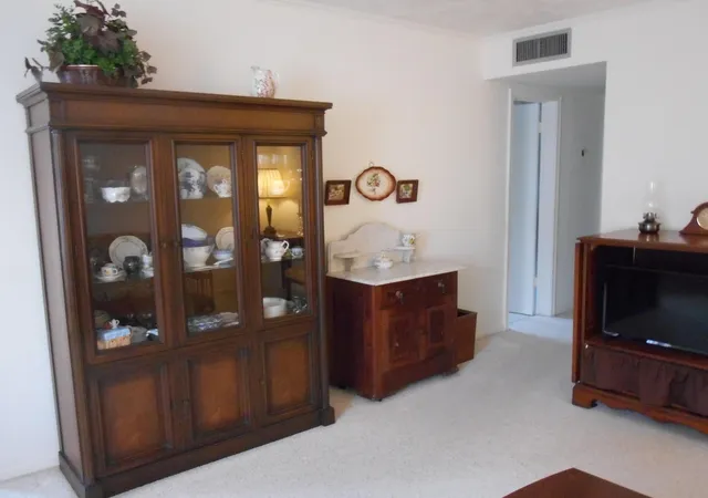 5th image of 3322 Cynthia Ln, Lake Worth Beach, FL 33461