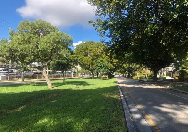 2nd image of 1975 Ne 135th St #2D, North Miami, FL 33181 | MLS# A11809793