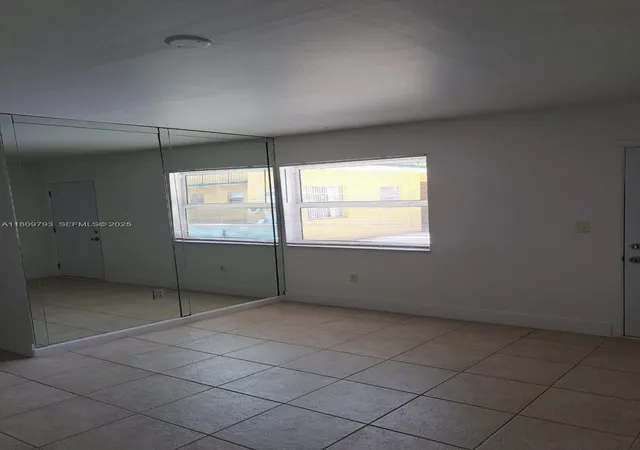 4th image of 1975 Ne 135Th St, Miami, FL 33181
