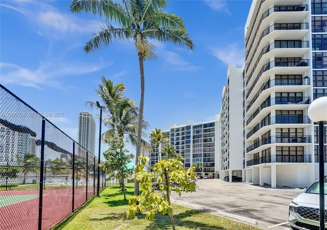 55th image of 200 Leslie Dr #1031, Hallandale Beach, FL 33009 | MLS# A11807226