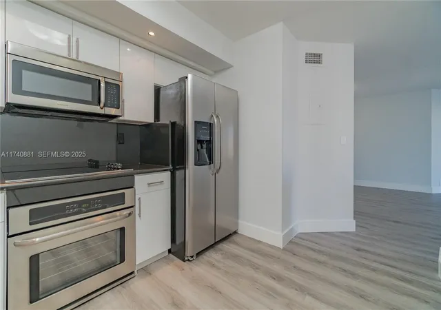 4th image of 3530 Mystic Pointe Dr #1513, Aventura, FL 33180 | MLS# A11740881