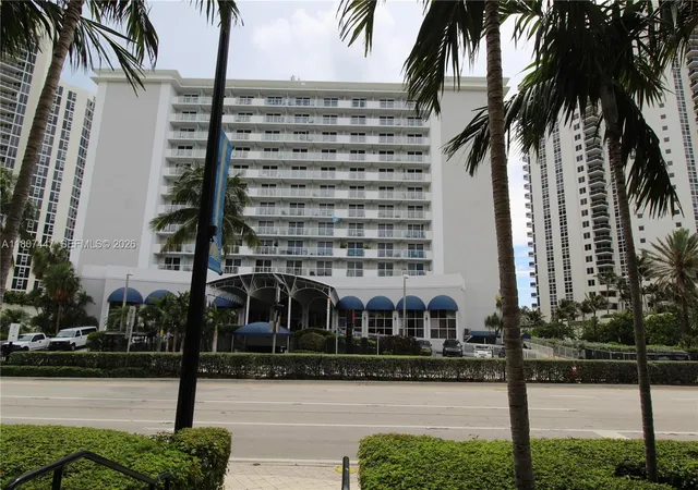 3rd image of 19201 Collins Ave #714, Sunny Isles Beach, FL 33160 | MLS# A11807447
