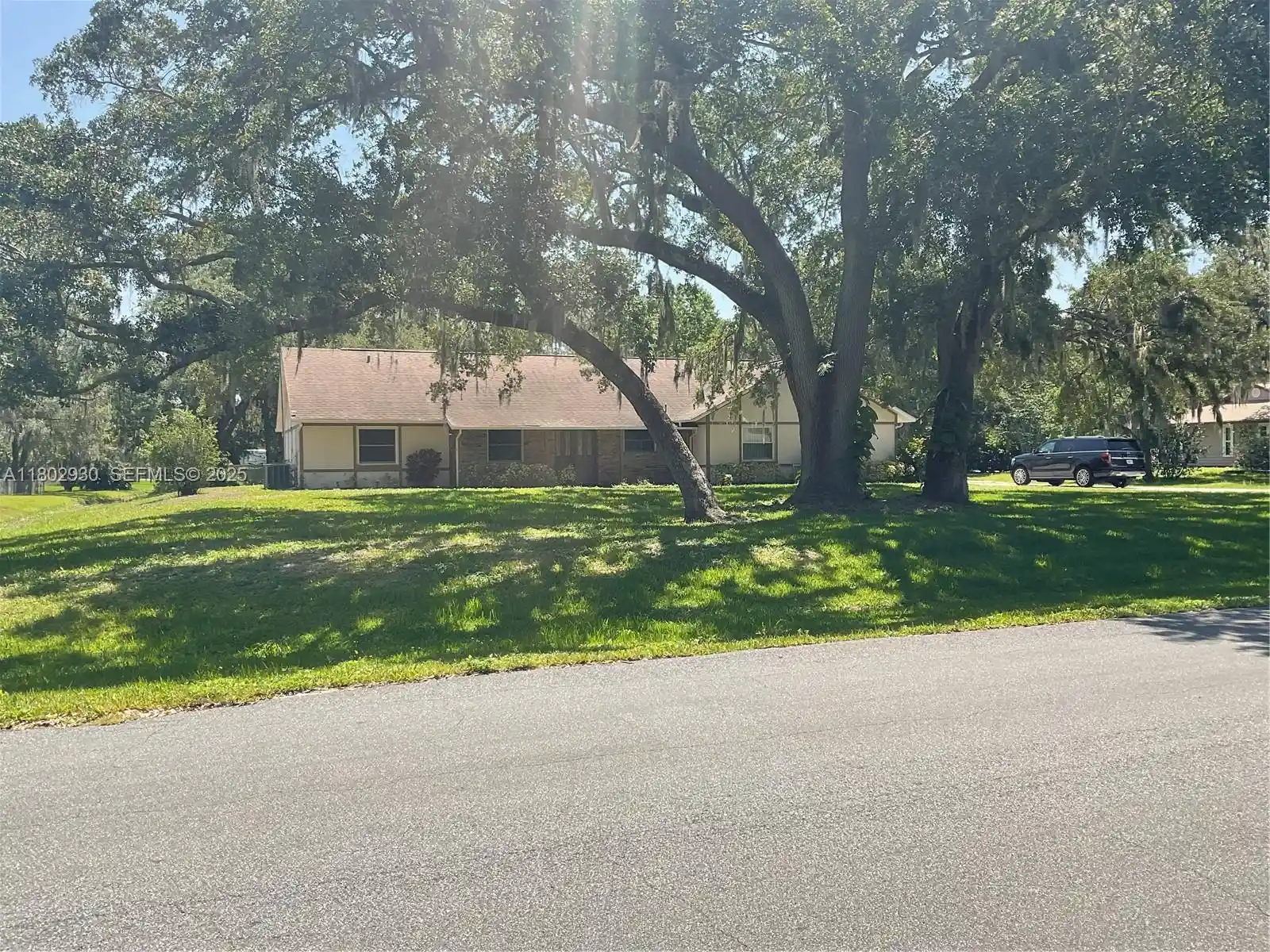 Photo 1 of Single family home for sale at 1725 Tanglewood Dr, Kissimmee, FL 34746 | MLS# A11802930 | Listing updated on 2026-10-13