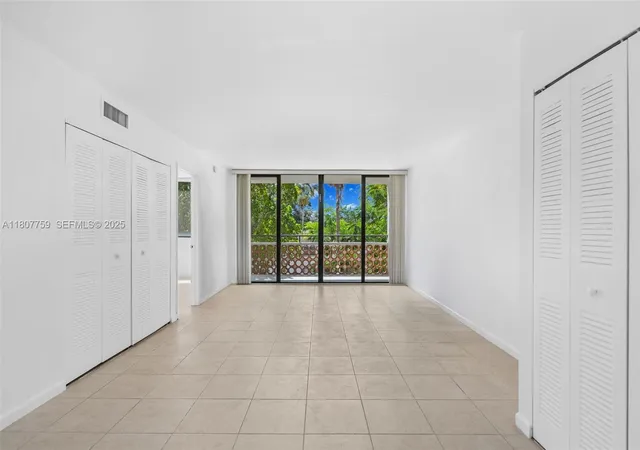 3rd image of 4222 Inverrary Blvd #4211, Lauderhill, FL 33319 | MLS# A11807759
