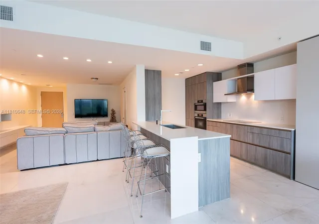 4th image of 360 Ocean Dr, Key Biscayne, FL 33149