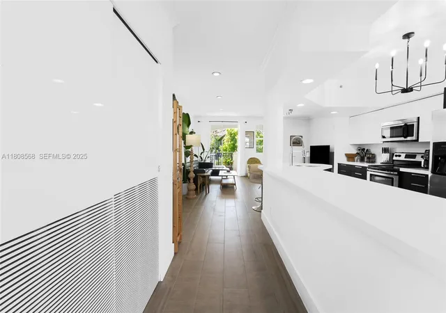 4th image of 3245 Ne 184Th St #13402, North Miami Beach, FL 33160 | MLS# A11808568