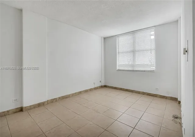 5th image of 3660 Ne 166Th St #603, North Miami Beach, FL 33160 | MLS# A11811400