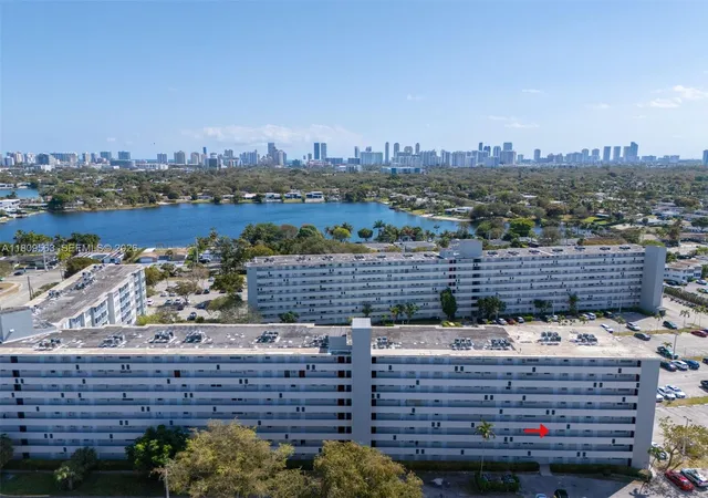 2nd image of 1770 NE 191st St, North Miami Beach, FL 33179