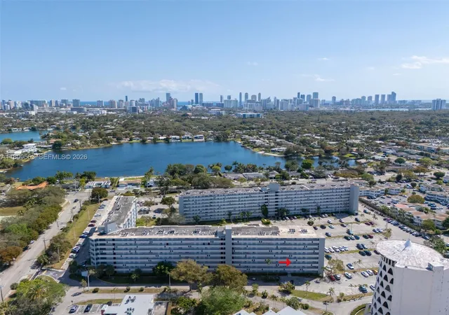 3rd image of 1770 NE 191st St, North Miami Beach, FL 33179