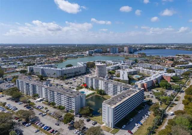 5th image of 1770 NE 191st St, North Miami Beach, FL 33179