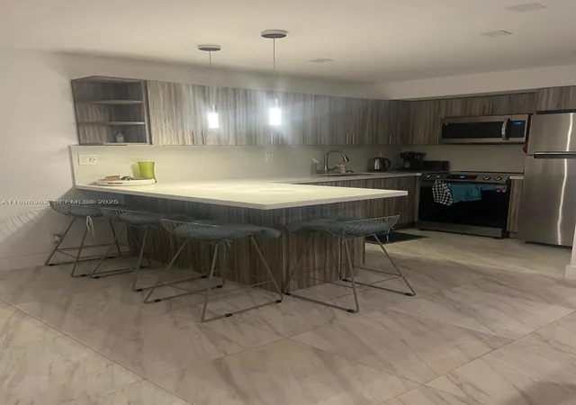 2nd image of 2145 Pierce St #422, Hollywood, FL 33020 | MLS# A11808362