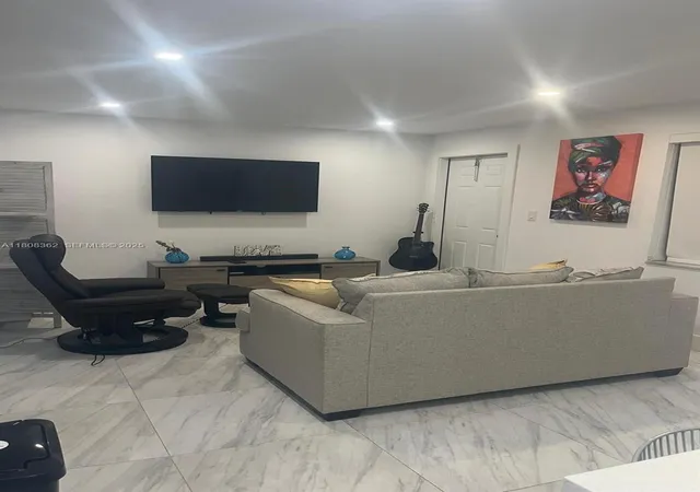 5th image of 2145 Pierce St #422, Hollywood, FL 33020 | MLS# A11808362