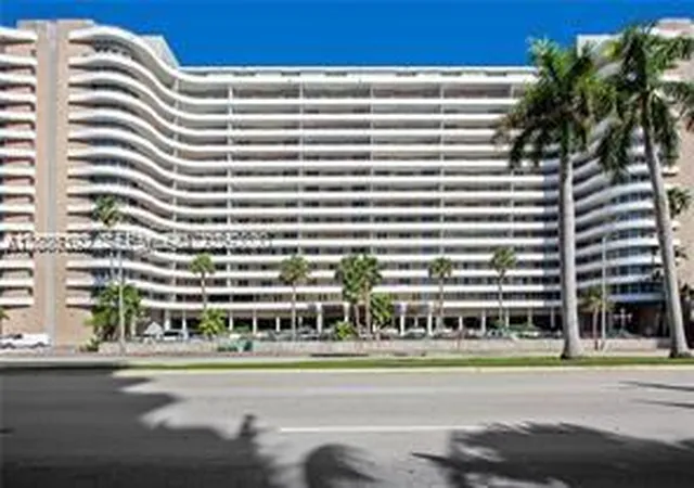 2nd image of 5555 Collins Ave #14U, Miami Beach, FL 33140 | MLS# A11806192