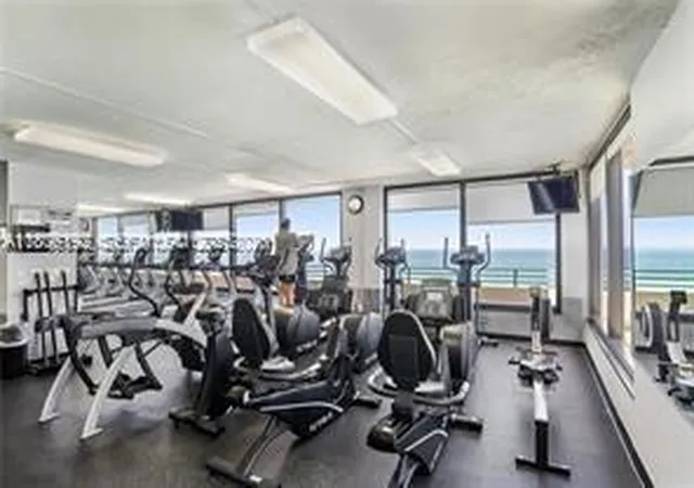 4th image of 5555 Collins Ave #14U, Miami Beach, FL 33140 | MLS# A11806192
