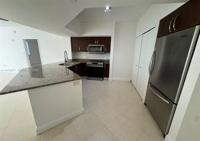 2nd image of 19900 E Country Club Dr #209, Miami, FL 33180 | MLS# A11816271