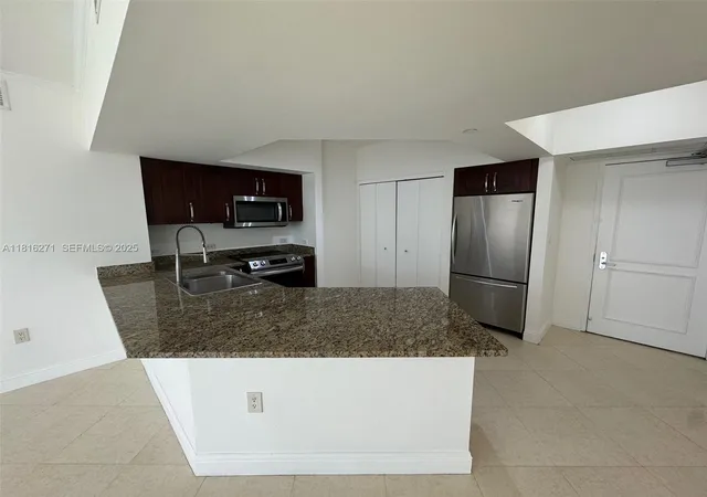 3rd image of 19900 E Country Club Dr #209, Miami, FL 33180 | MLS# A11816271