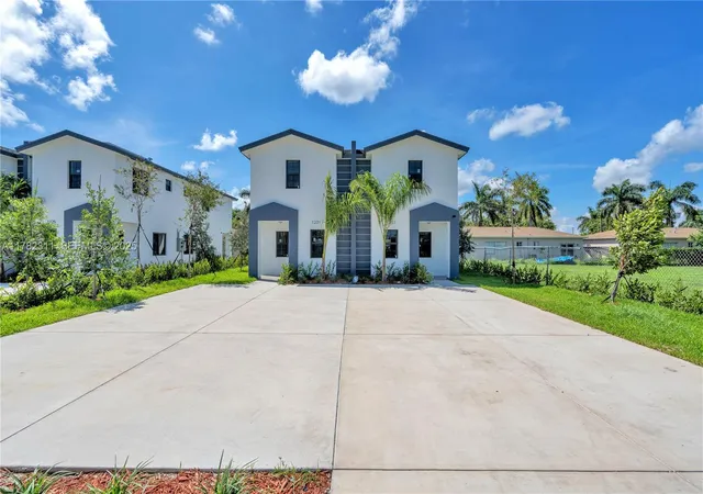 Homes for sale in Florida City, FL | 1231 1233 Nw 9 Ave, Florida City, FL 33034 | MLS# A11782311