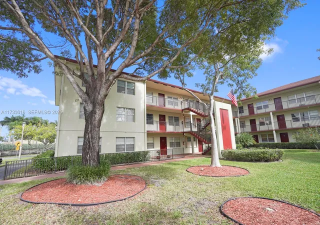 2nd image of 151 Sw 135th Ter #302T, Pembroke Pines, FL 33027 | MLS# A11733016