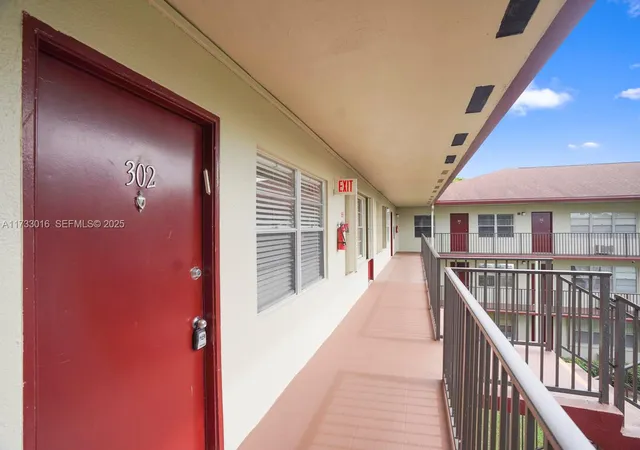 3rd image of 151 Sw 135Th Ter #302T, Pembroke Pines, FL 33027 | MLS# A11733016