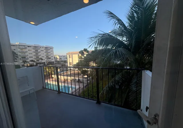 5th image of 3642 Ne 171St St, North Miami Beach, FL 33160