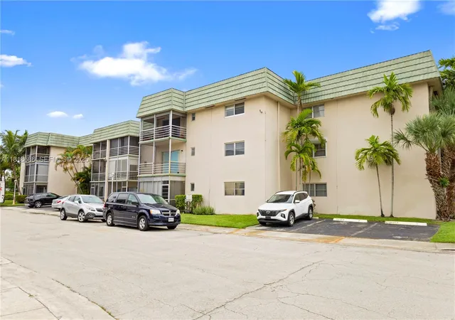 1st image of 5790 Stirling 212 #212, Hollywood, FL 33021 | MLS# A11818686