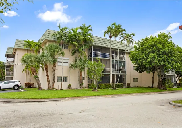 4th image of 5790 Stirling 212 #212, Hollywood, FL 33021 | MLS# A11818686