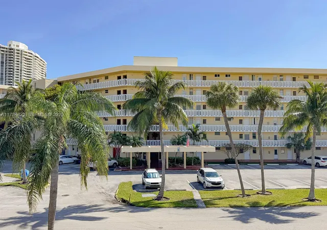 3rd image of 2930 Pt E Dr, North Miami Beach, FL 33160